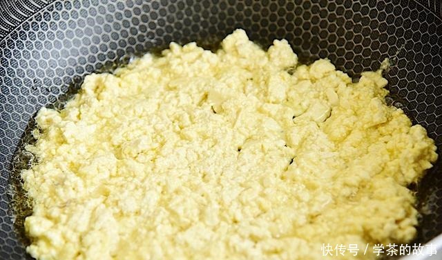 少许|豆腐新吃法,孩子隔三差五点名要吃,管饱又营养足,比红烧肉还香