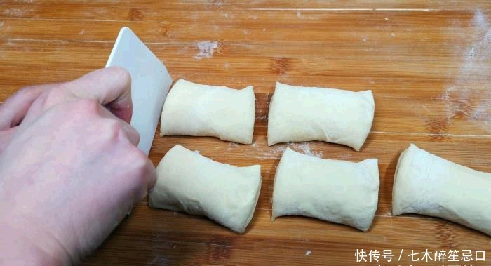 搅拌|宅家大半月,全家都馋这道面食,三天两头喊我做,一袋面粉见底了