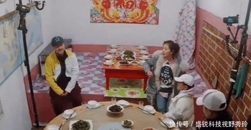 素人|《亲爱的客栈2》素人招待明星团, 一只烤全羊, 让观众愤怒