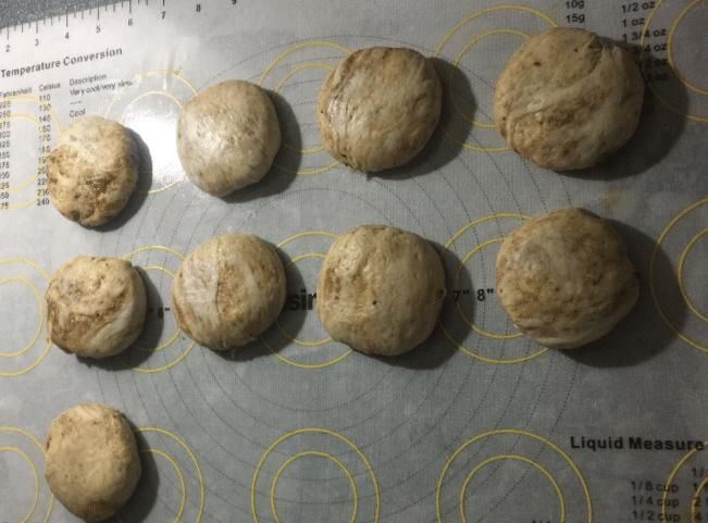 不用|想吃烧饼不用买,1碗面粉1碗酱,酥软咸香层次多,一顿10个不够吃