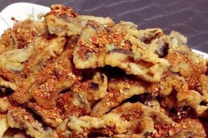 难怪|炸蘑菇时,包裹淀粉还是面粉?其实都不对,难怪蘑菇不香脆!