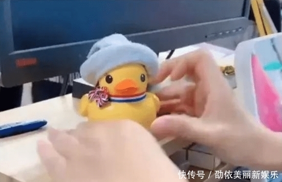  将近|“妹子伸出舌头量长度，将近10cm！”评论却说......哈哈哈太坏了！