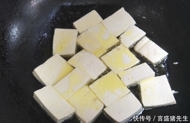 把豆腐|豆腐鸡蛋新吃法，鲜香入味，隔三差五做给家人吃，营养好吃人人夸
