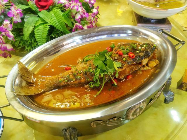 出手|孩子高考581分,父母大摆10桌宴席,邻居就这分也拿得出手