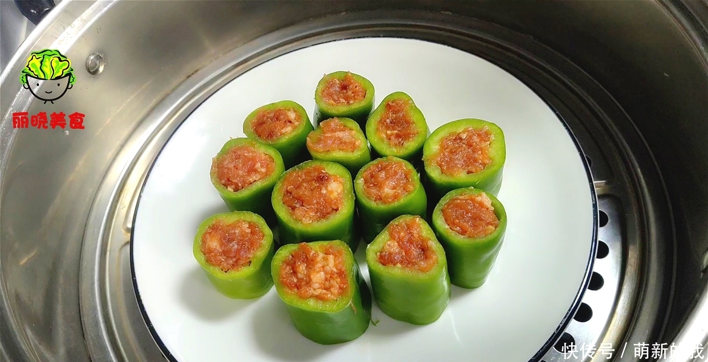 做法|青椒别再炒着吃了,教你好吃做法,不炒也不炸,出锅真的太香了