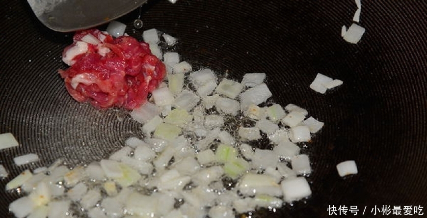  牛肉|别再做蛋炒饭了，牛肉和米饭这样做，你肯定没见过，好吃到爆！