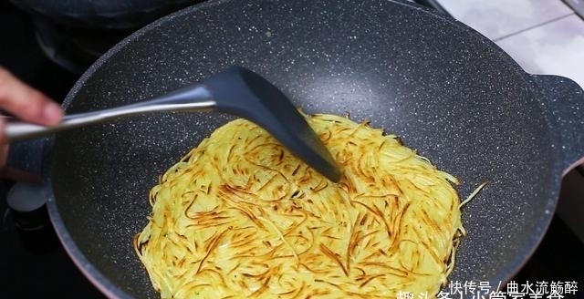 大厨|大厨教你土豆最好吃的做法,简单一做,比肉都香,上桌就光盘