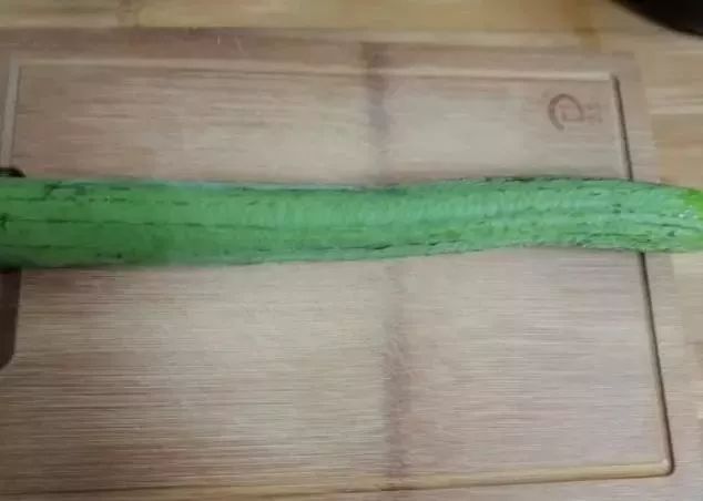  丝瓜|丝瓜非常好吃的做法，不用炒不做汤，好吃又下饭