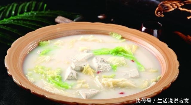 白菜|白菜炖豆腐时，牢记两个诀窍，炖出的豆腐鲜嫩美味，可口又下饭
