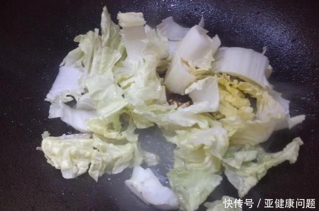 简单|吃了20年才知道,它是“蔬菜之王”,简单一炒,营养全面又鲜美