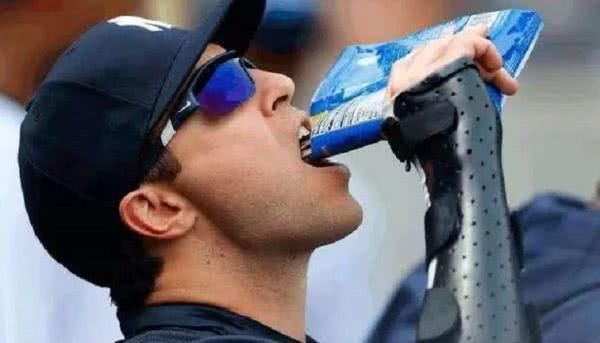 中国|继辣条之后,又一中国零食在国外走红,老外的吃法却让人不得不服