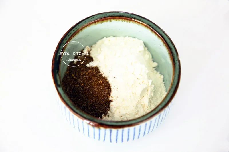 全家人|1斤面粉做6个烧饼,不油不腻,平底锅就能做,刚好全家人的早餐