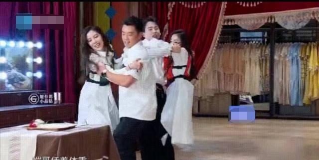 节目|《奔跑吧》郭麒麟张天爱一起做游戏,谁注意到他的手弹幕真相了