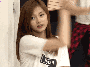 趣图|搞笑GIF趣图:没事我就出去溜溜,让这几个鸡仔羡慕嫉妒恨