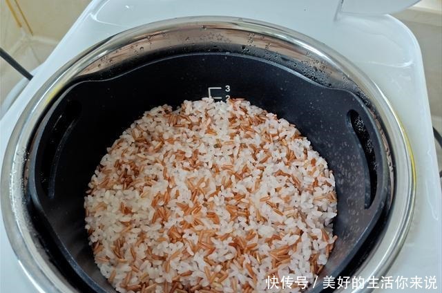 做法|我家今天的早餐,又香又好吃,挺简单的,网友这做法第1次见