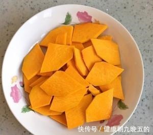 甜糯|快手简易南瓜饼,酥软甜糯,香味醇厚,分分钟搞定的一道早餐