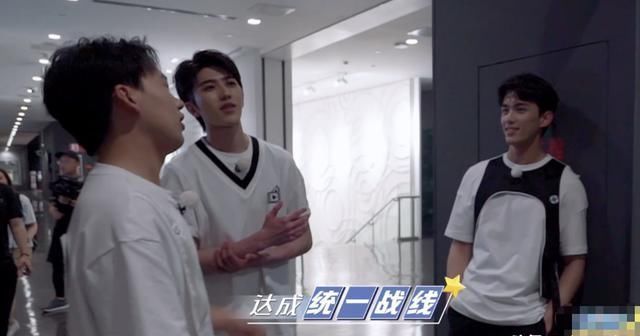  成功|《奔跑吧》：郭麒麟被金靖狂追反撕成功，与吴磊蔡徐坤上演无间道