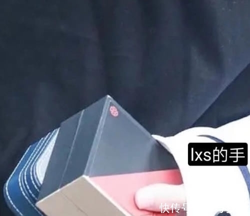  礼物|《少年之名》正式定档，张艺兴送学员的礼物曝光，粉丝秒变柠檬精