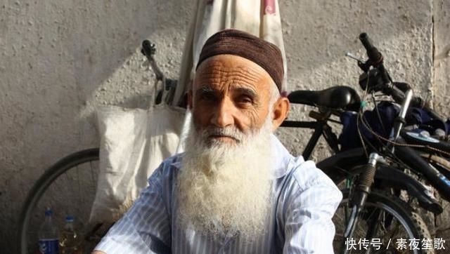 苏联|杜尚别的“跳蚤市场”,空瓶子成畅销品,还有苏联时期的老物件