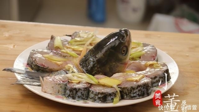 好吃|草鱼好吃的做法,不煎不炸,做法简单一看就会,鱼肉鲜嫩不腥