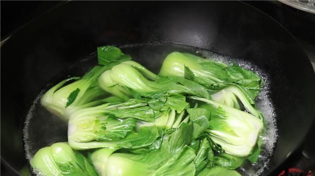  上海|年夜饭里，上海青这种独特做法，是我必做的拿手菜，上桌瞬间抢光