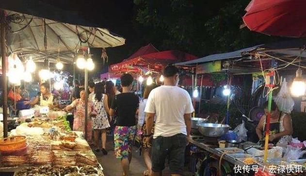 不准|胖大叔卖“奢侈小吃”，50元一个，不准食客挑，食客却排着长队买