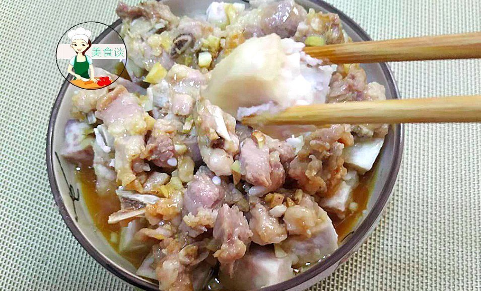 入秋|入秋后,排骨和此是绝配,蒸着吃最香,鲜香营养,大人孩子都爱吃