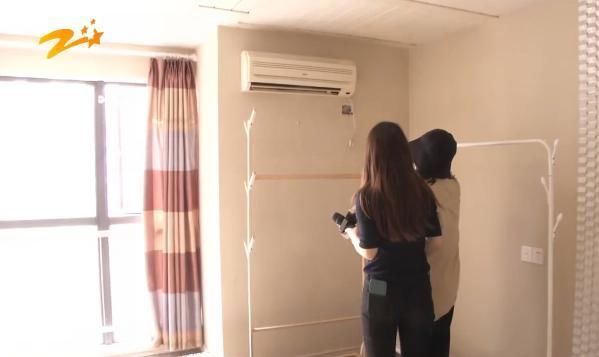 针孔|女子发现针孔摄像头，被偷拍3000多段视频，但这还不是最让人担心的