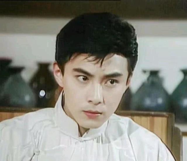 刘德华|天王刘德华人品如何?张卫健最有资格评论,破产时求助得到14个字