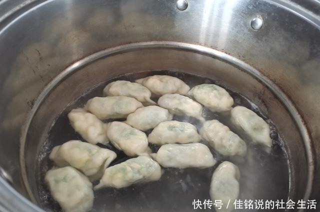 饺子|看到岳云鹏晒饺子，嘴馋在家做一锅，第一次尝试这种馅，太香了