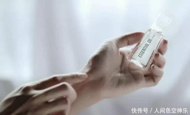  从上而下|洗脸洗不对，肌肤老得快，改掉三个坏习惯，皮肤会越来越好