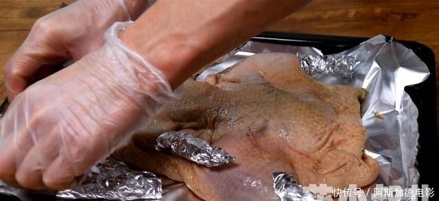  油腻|烤鸭只用一勺盐和酱油，味道不油腻，你一看就会有食欲