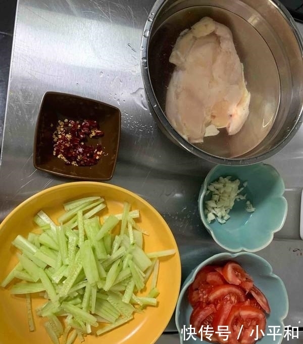 干辣椒|夏天要多吃面条,教你个懒人做法,一人三碗不够吃!大家别错过!