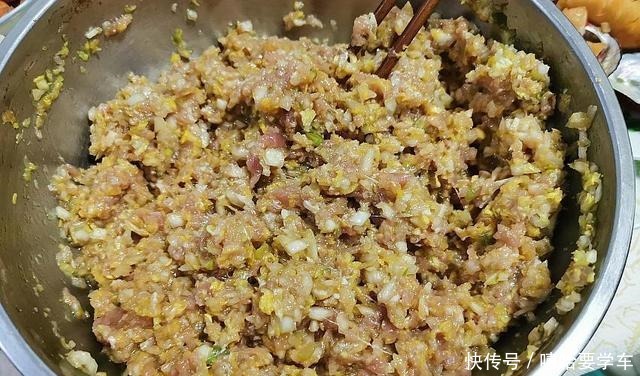 初二|初一饺子初二面，初三宅在家里烙合子，平平安安过大年