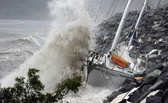  大风|印尼登陆舰没扛住4米高海浪被打沉了！大风与火灾，谁更恐怖呢？