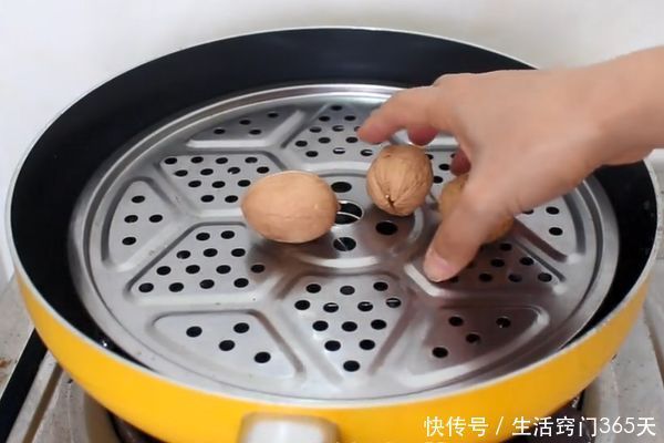 核桃的小窍|把核桃放锅里蒸一蒸,没想到这么厉害,解决了很多人的大难题