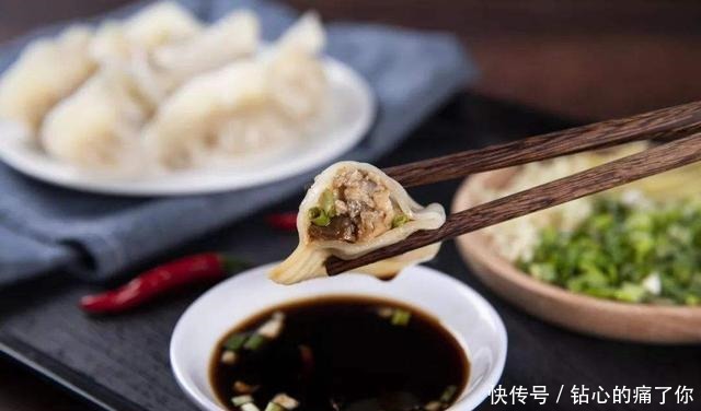 调料|不同地区吃饺子时,都会蘸哪些“调料”原来学问如此之大