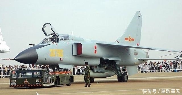 航母牵引车|为什么航母上的牵引车价格那么贵?说出来你都不敢相信