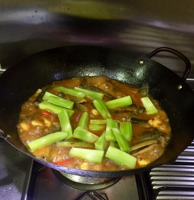  郫县豆瓣酱|泥鳅入锅前怎么处理简单1招，不腥不粘肉质鲜美滑嫩