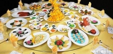 德国人|德国人到中国吃大闸蟹,吃完两盘丢下100块钱就走,老板:你干嘛