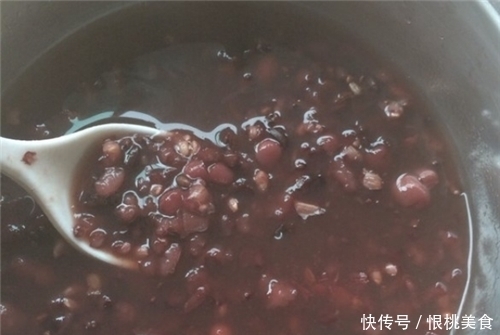  好吃|红枣和它煮，是穷人的“造血库”，补血又暖宫，上班族也能做！