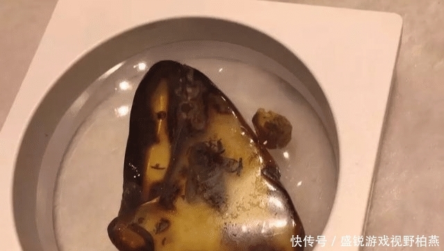  男子|两男子买 30 万元虫珀，却被自己掰碎了！当场晕倒！