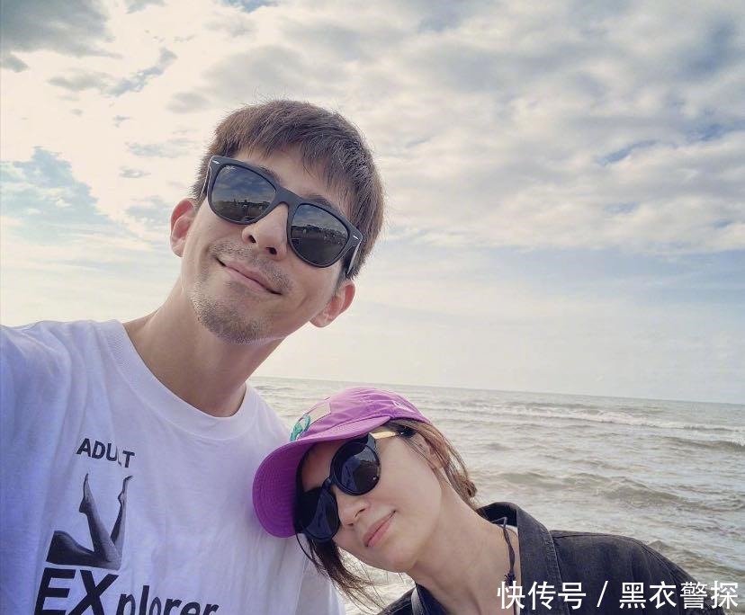 童年|45岁贾静雯晒童年照,冻龄女神颜值逆生长,女明星为何都会驻颜