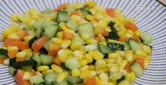  小琳美味|玉米加黄瓜和胡萝卜这样做，真的很好吃，大人孩子都喜欢