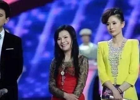 整容|62岁老奶奶花巨资整容10次,只为让自己变得像赵雅芝一样美