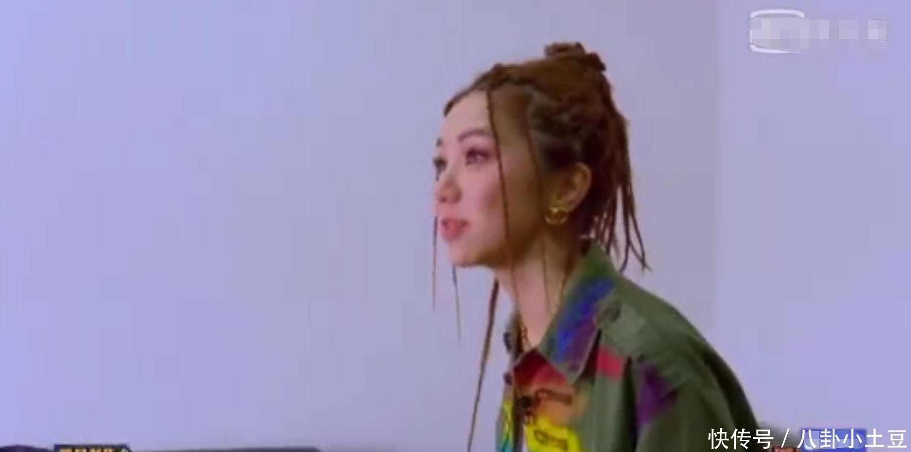 方言rap|可怜的张靓颖,被新说唱选手喷成“筛子”,和当年邓紫棋如出一辙