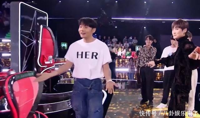 争抢|李宇春放弃的学员,被李荣浩和谢霆锋争抢,李健看热闹不嫌事大