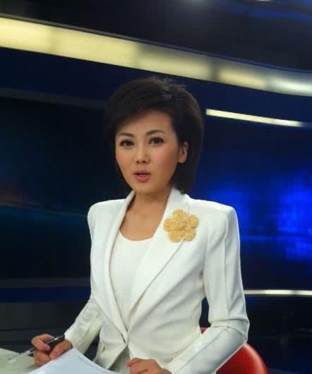  毕业|她是央视著名主持人，清华硕士毕业被称“冰山美人”，如今40多岁仍未婚