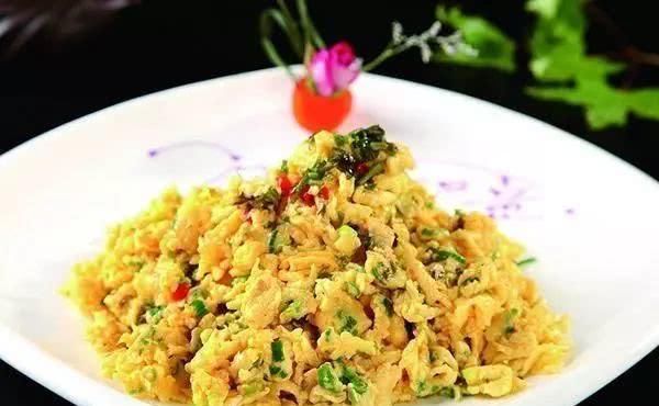  硝酸盐和亚|香椿炒鸡蛋，千万别直接下锅，否则不香嫩异味重，还影响健康