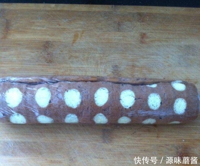 朗姆酒|波点巧克力蛋糕卷,酒体丰满,甜而不腻